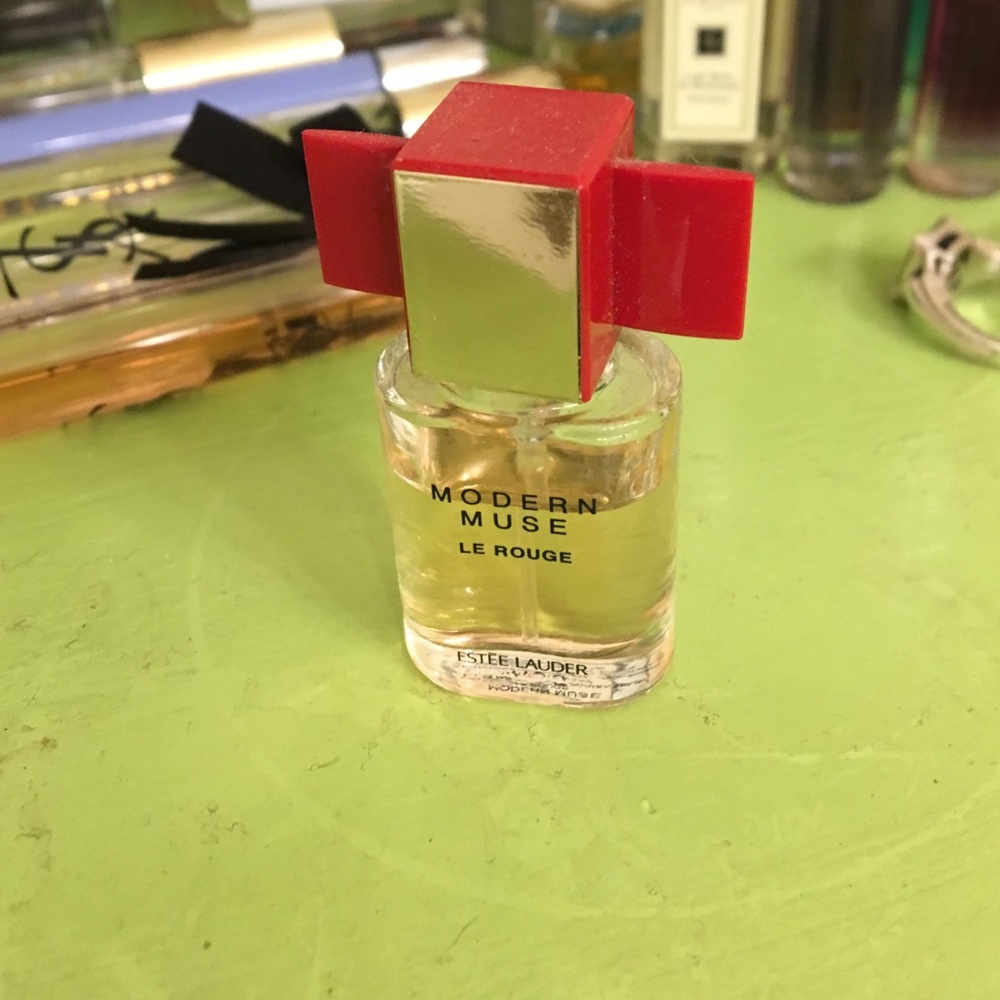 Estée Lauder Modern Muse Rouge perfume
