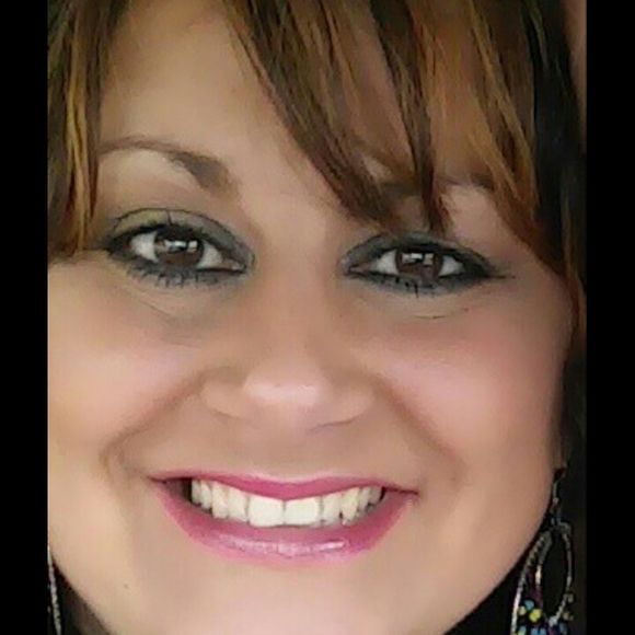 Meet your Posher, Stephanie - Picture 1 of 1