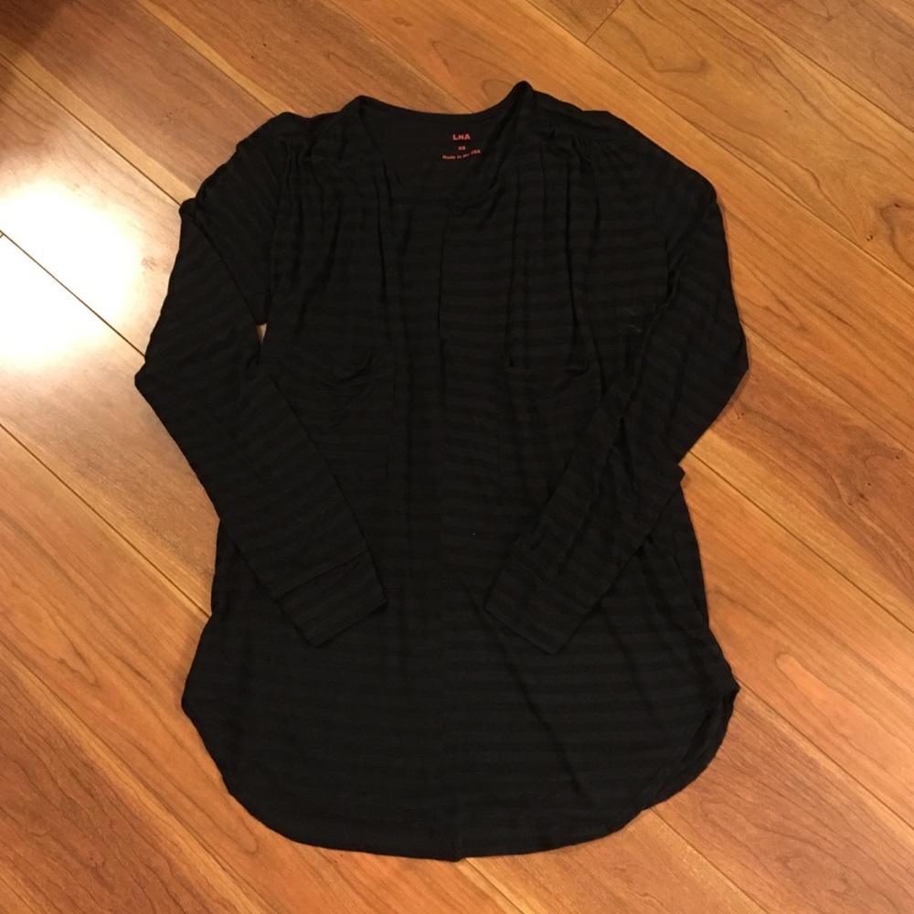 L n A Long Sleeves Tee with Pockets
