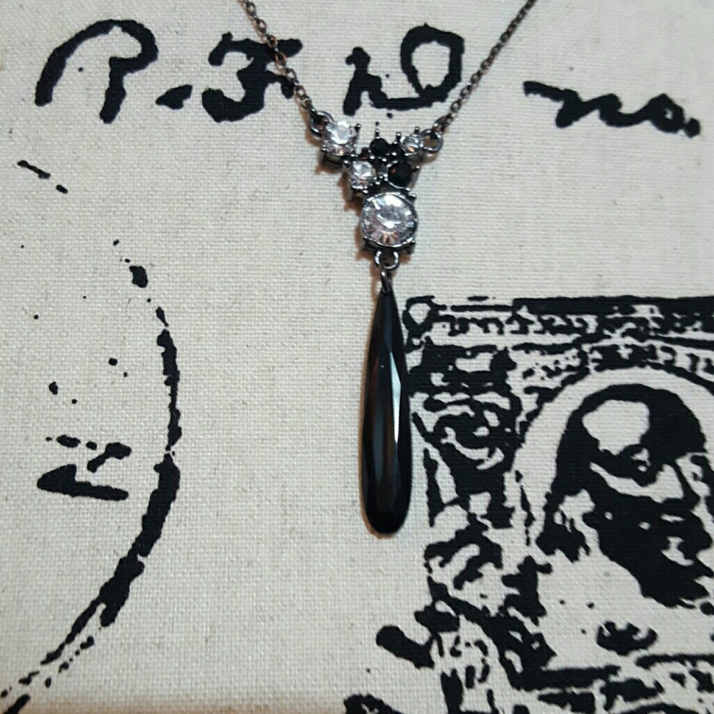 Classy black necklace
