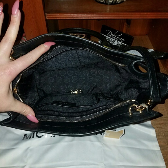 Authentic MK Hamilton - Picture 3 of 4