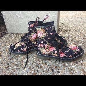 💥💥 flash sale Floral Doc Martens💥💥💥 one day!
