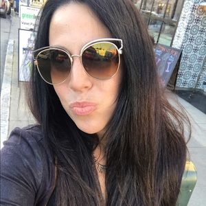 Meet your Posher, Monica