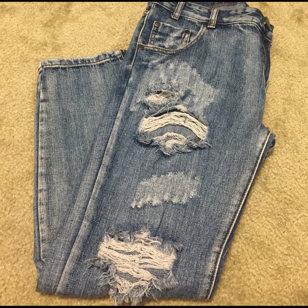 Tobi Ripped Ankle Jeans