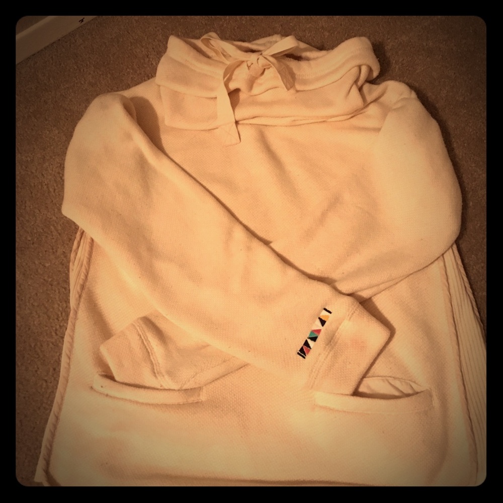 Cream medium winter loose turtle neck sweater.