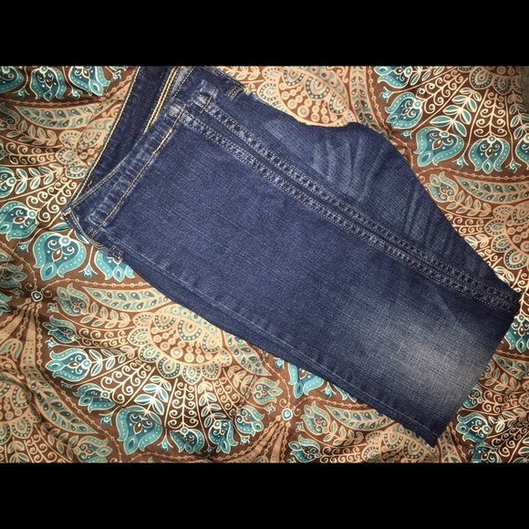 sold!!!524 Dark blue wash Levi's skinny jean - Picture 2 of 8
