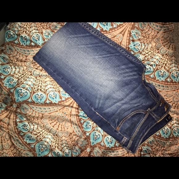 sold!!!524 Dark blue wash Levi's skinny jean - Picture 3 of 8