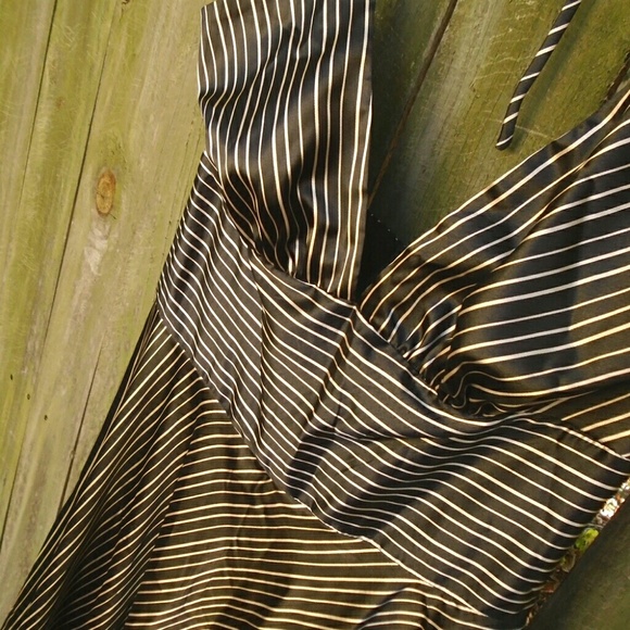 Formal halter dress - Picture 2 of 4