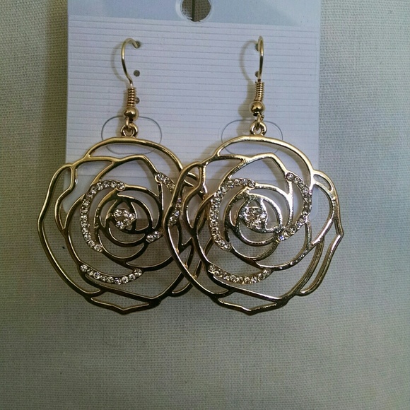 Beautiful gold tone and rhinestone rose earrings