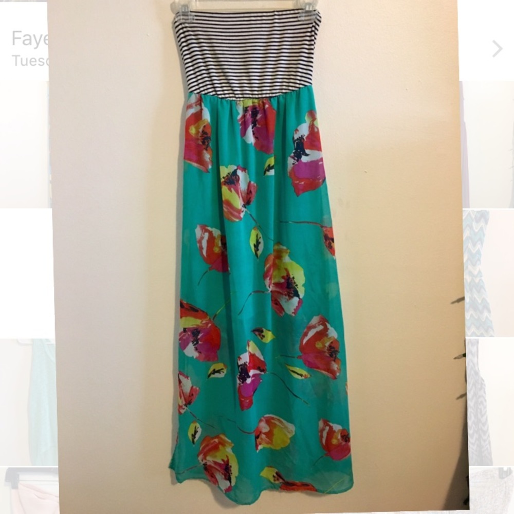 Beautiful floral maxi dress!