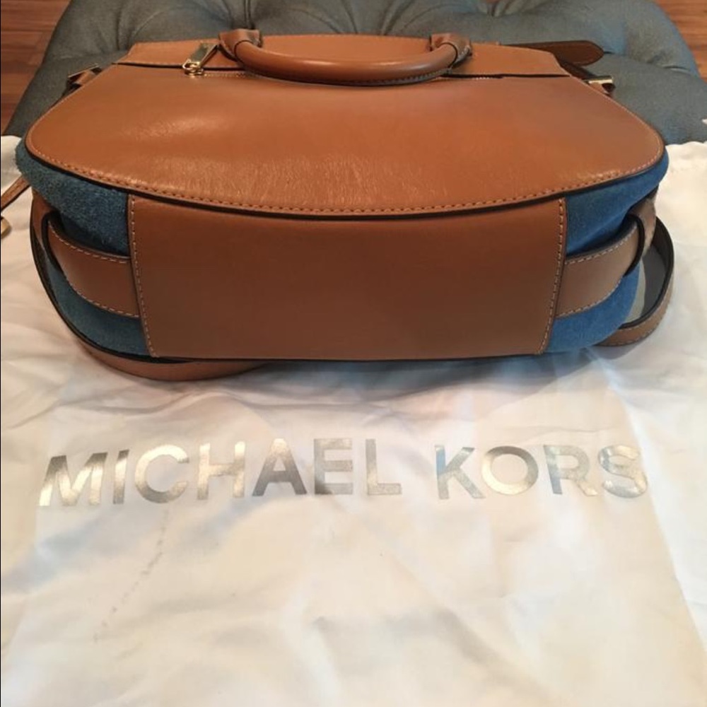 Michael Kors Romy light messenger bag - Picture 6 of 8