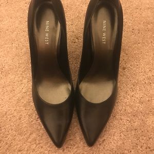 Nine West soft leather pumps almost brand new