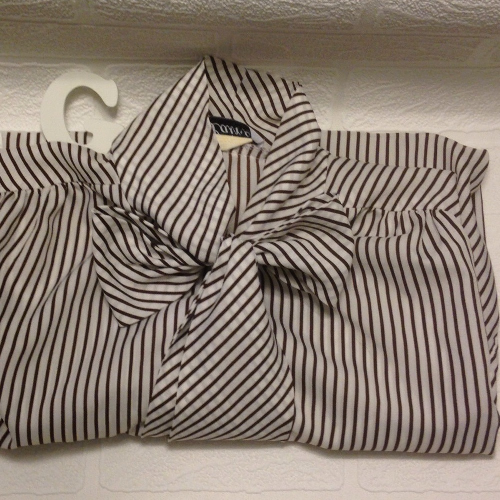 💥100% 💥brown stripe  button down blouse