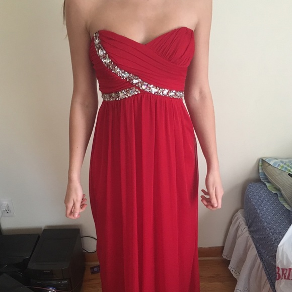 Red Open-Back Prom Dress - Picture 1 of 4