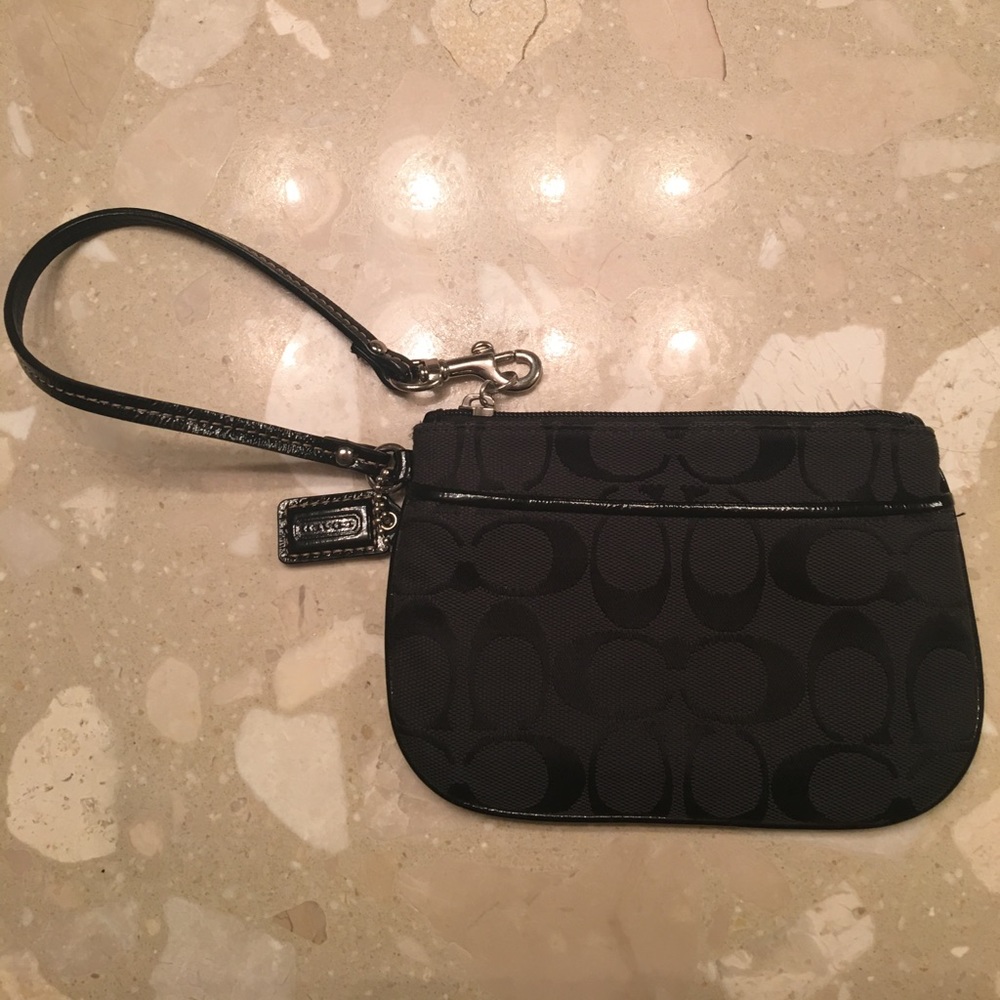Coach Wristlet - Like NEW! ✨