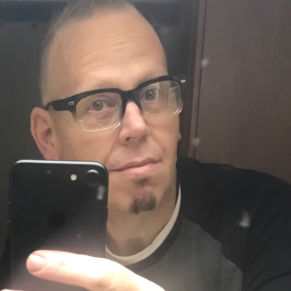 Meet your Posher, Dennis