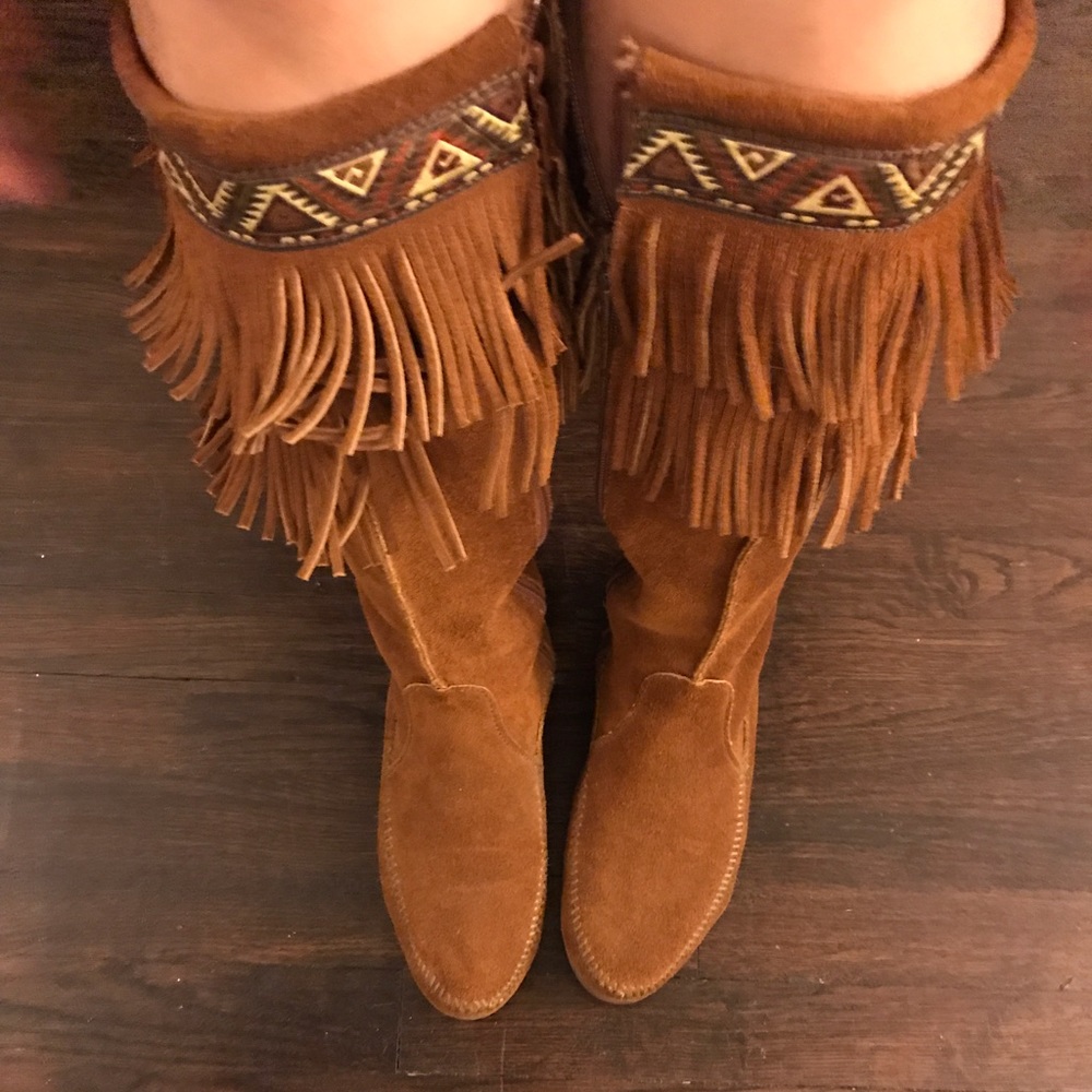 FLASH SALE! Minnetonka Moccasin Boots + Fringe