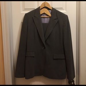 Tahari women's pant suit