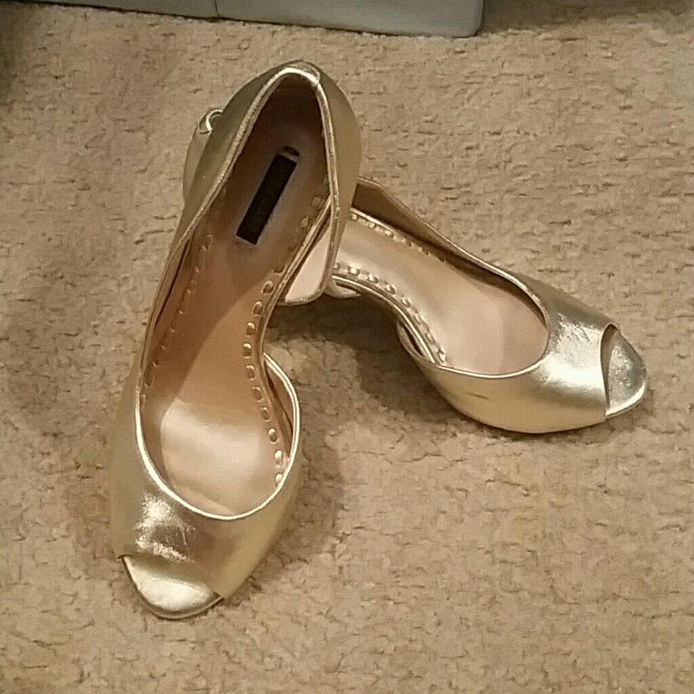 Alex Marie Daphnie Gold Heels