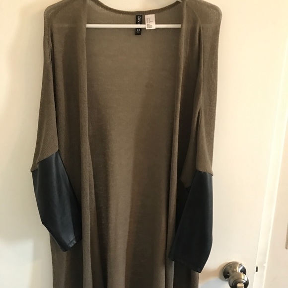 Olive green sweater w/leather sleeves - Picture 1 of 2