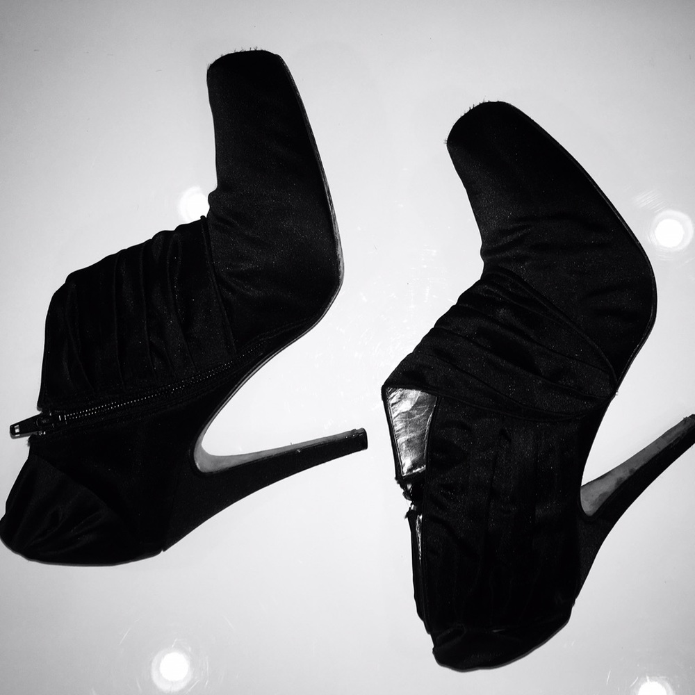 SATIN BOW TIE BOOTIES. A CLASSY SHOW STOPPER.