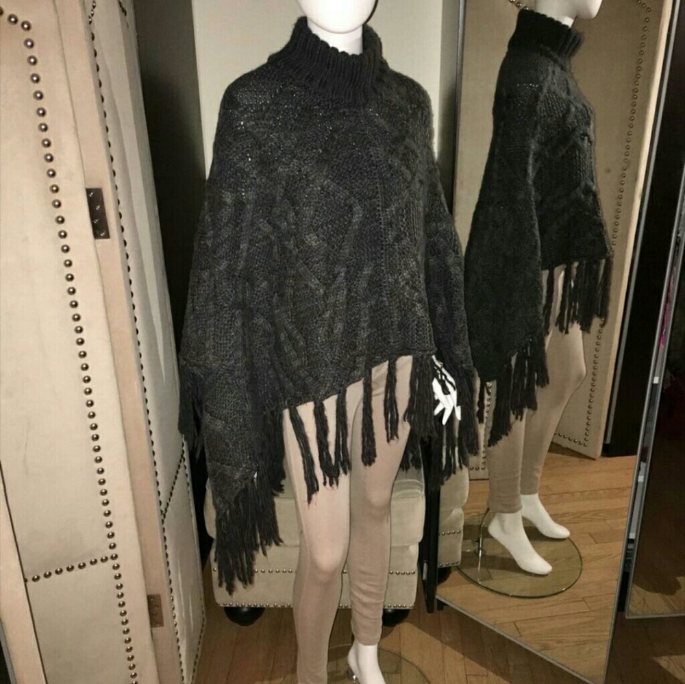 Poncho - Picture 2 of 3
