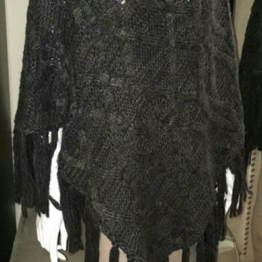 Poncho - Picture 3 of 3
