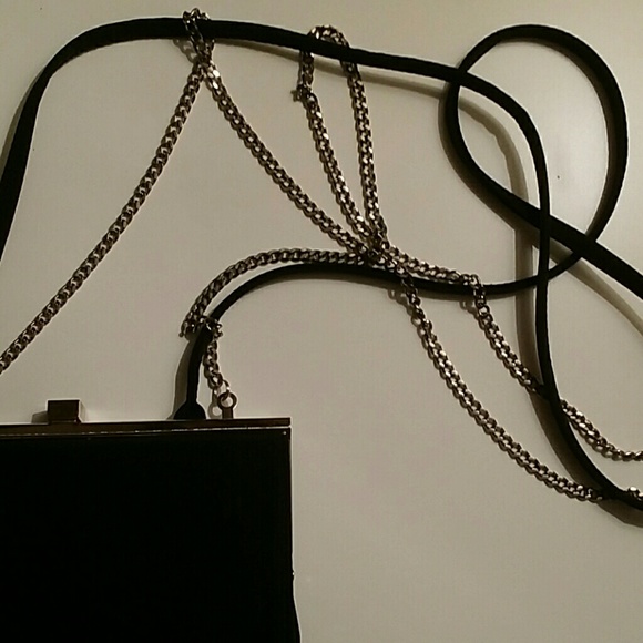 LIZ CLAIBORNE CROSSBODY. - Picture 2 of 7