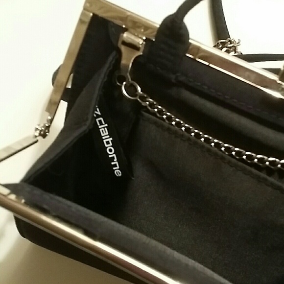 LIZ CLAIBORNE CROSSBODY. - Picture 5 of 7