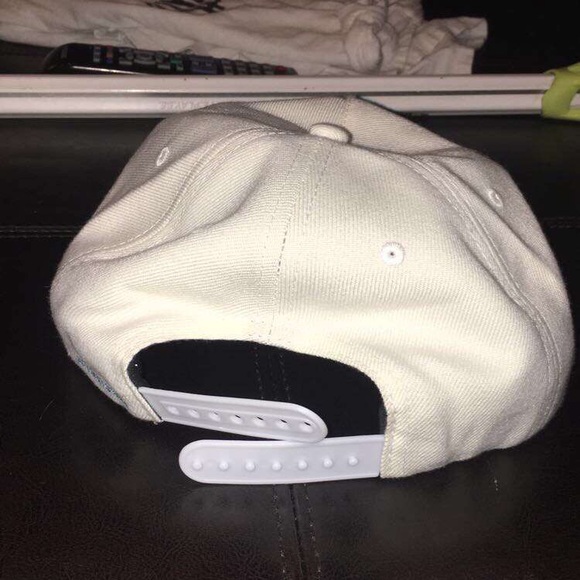 Palace Hat - Picture 3 of 6