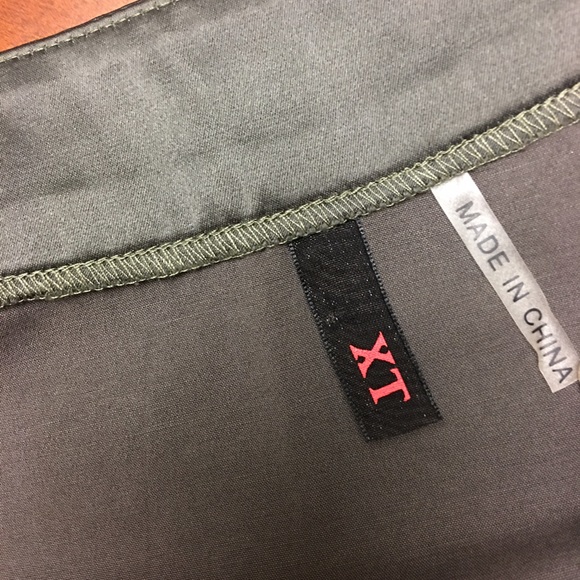 XT dark gray pleated shiny short skirt - Picture 3 of 8