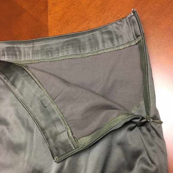 XT dark gray pleated shiny short skirt - Picture 7 of 8