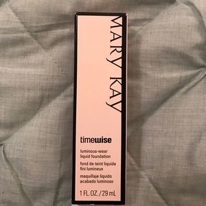 Mary Kay Luminous Foundation NIB
