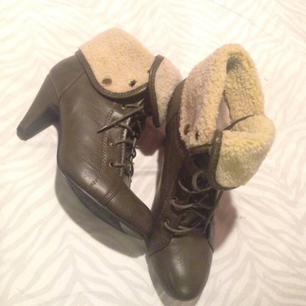 Booties army green 💚💚