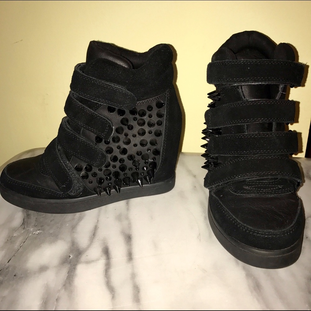 SOLD on marcari !