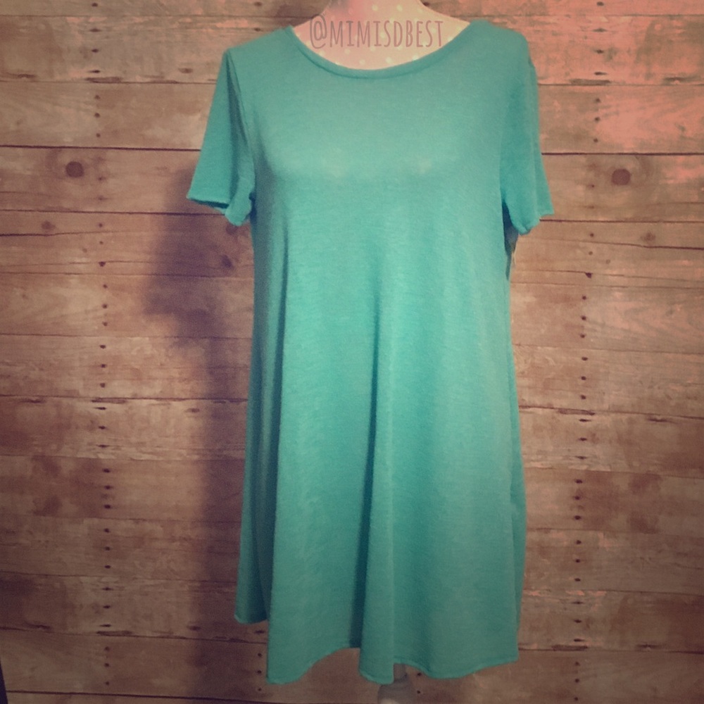 Keyhole  shift dress 🎉LAST ONE - Picture 2 of 4