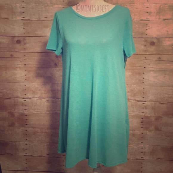 Keyhole  shift dress 🎉LAST ONE - Picture 2 of 4