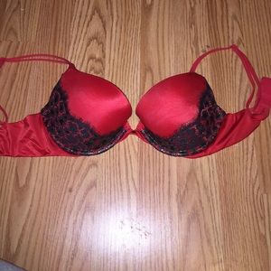 Very lightly worn Victoria's Secret bra !