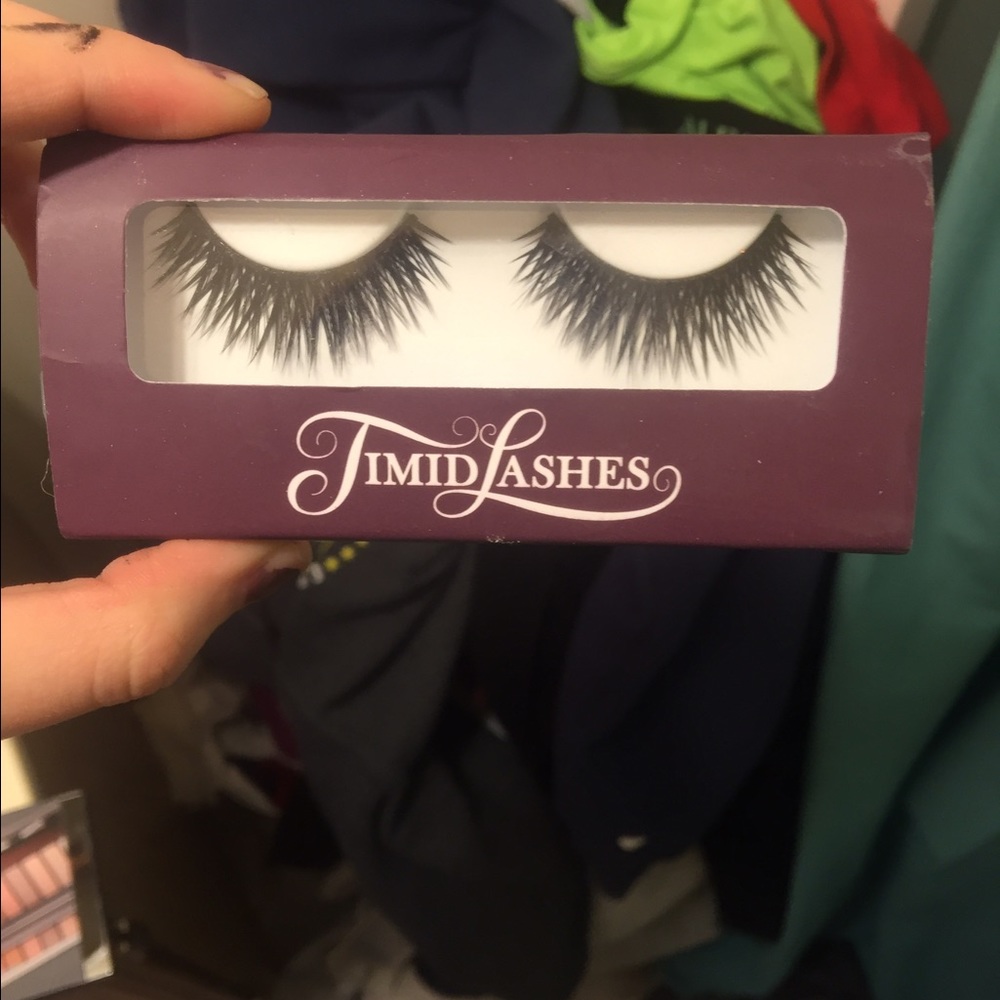 Timid lashes