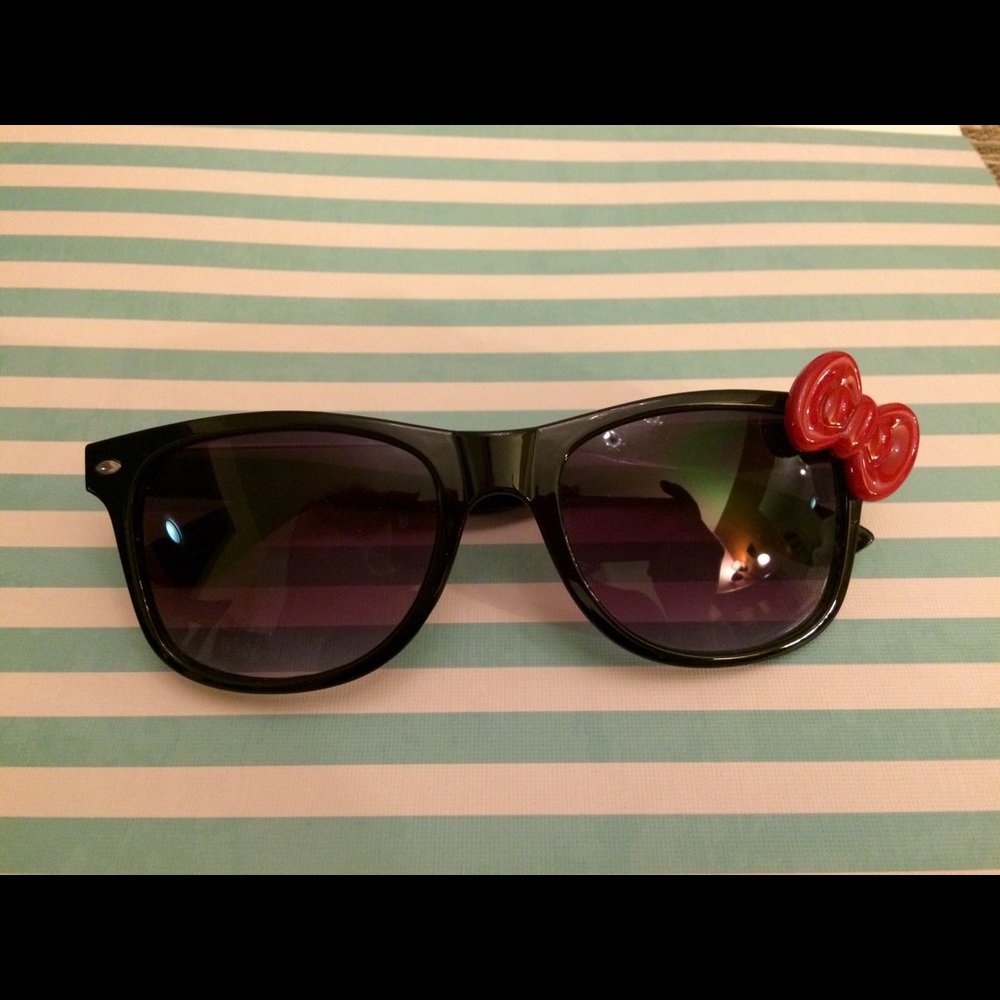 Novelty Cute Hello Kitty Bow Horned Rim Sunglasses