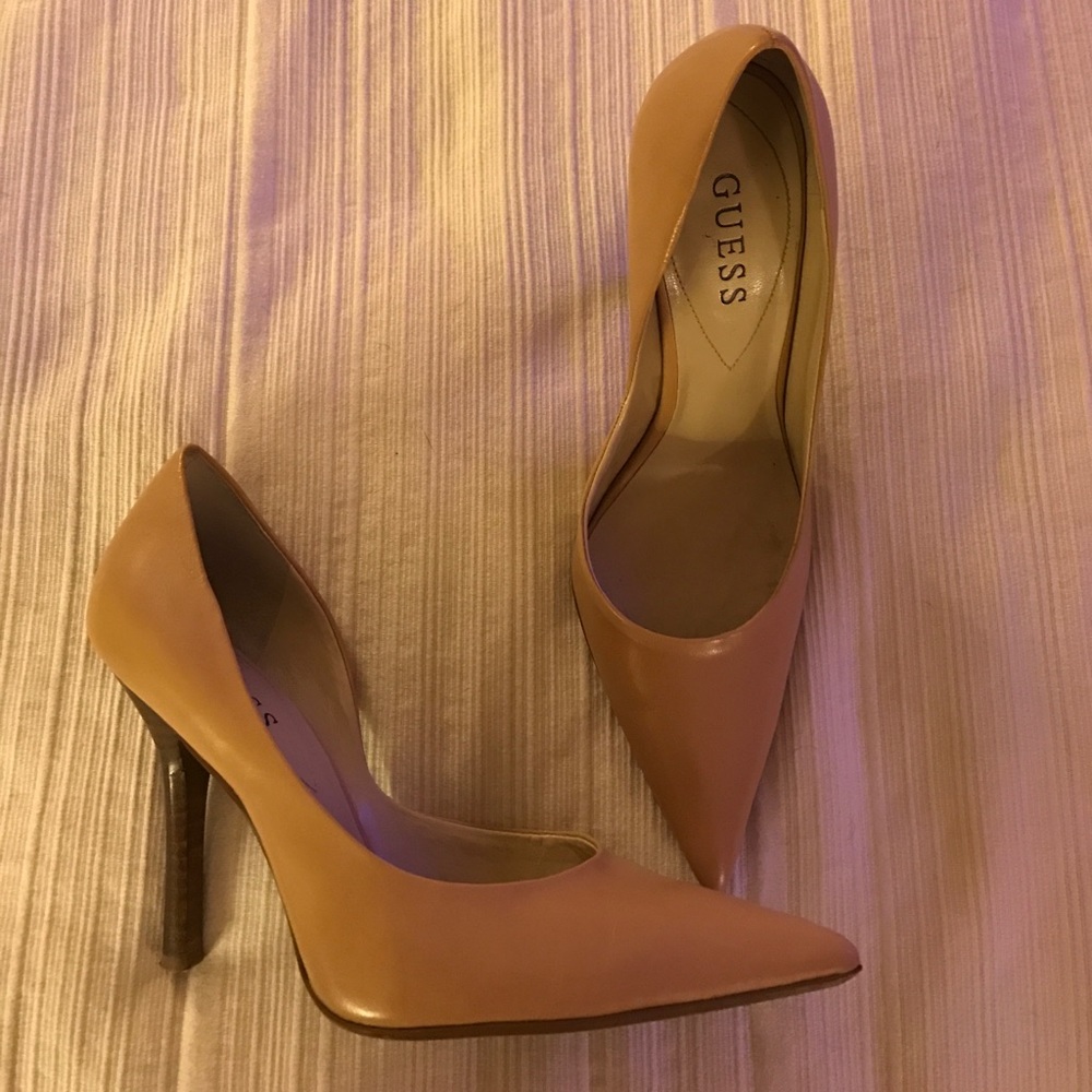 Guess nude pumps