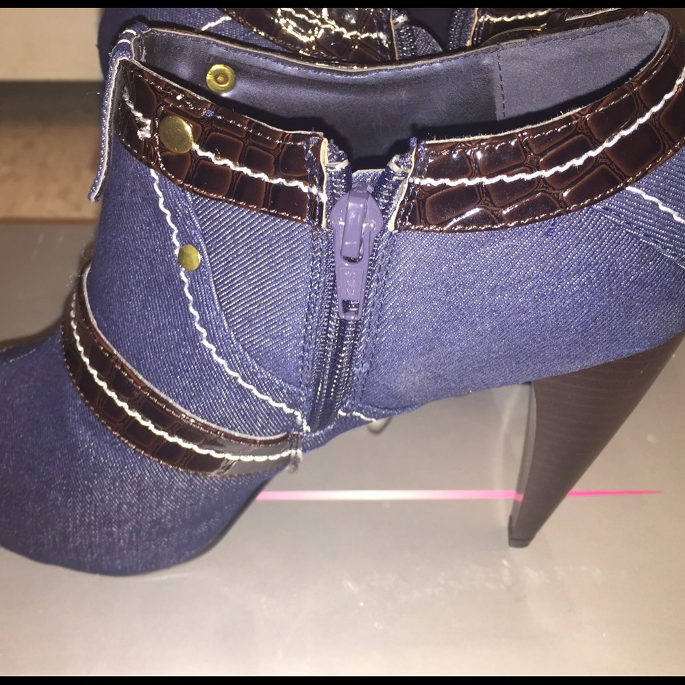 Heels - Picture 2 of 3