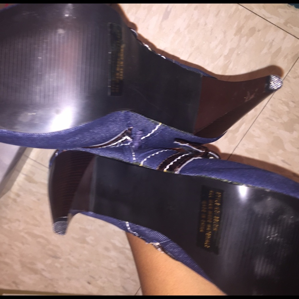 Heels - Picture 3 of 3