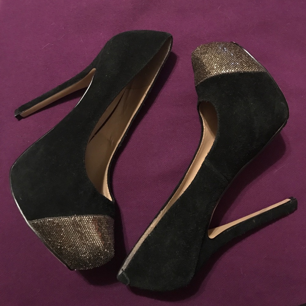 Steve Madden gold tip heels!