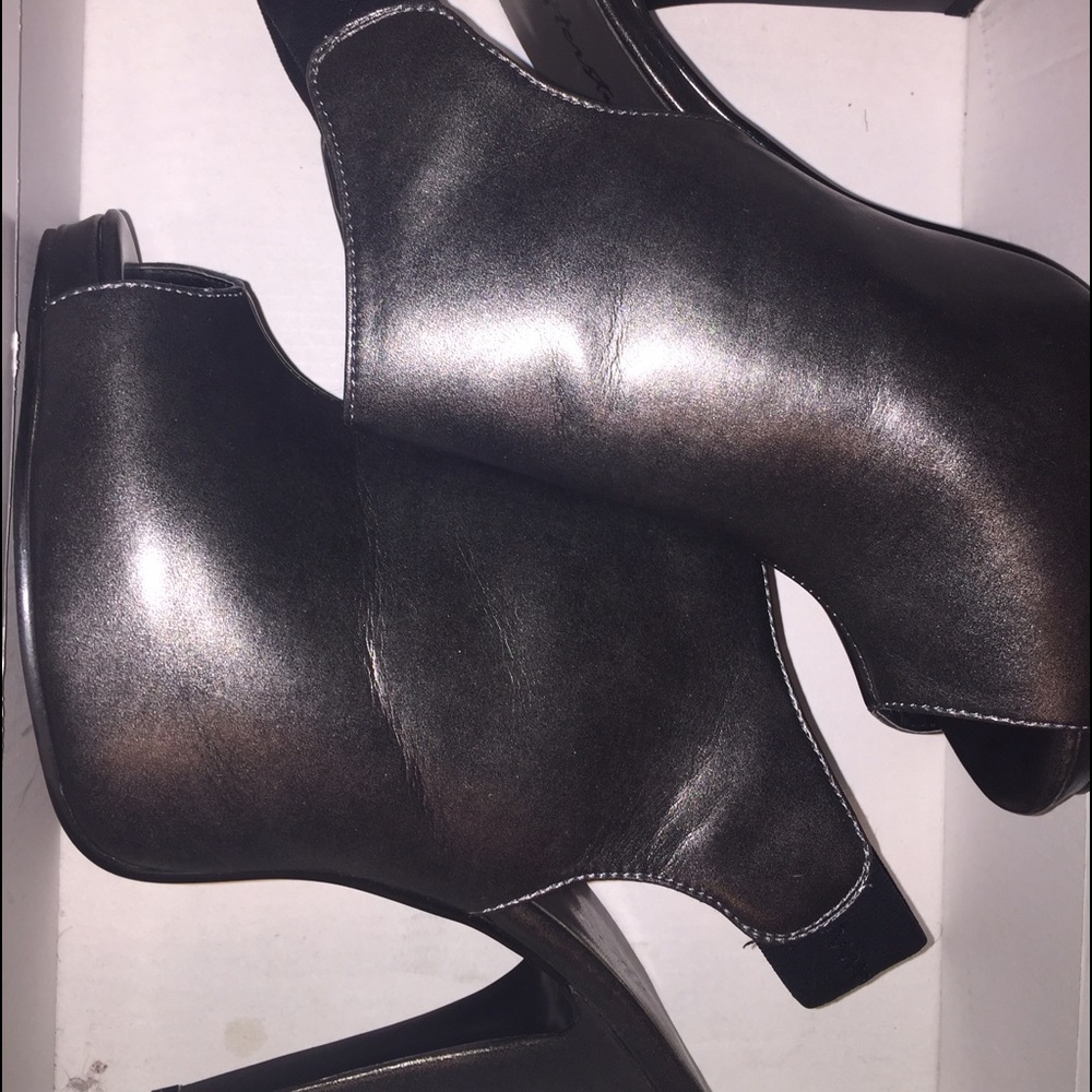 Heels - Picture 2 of 3