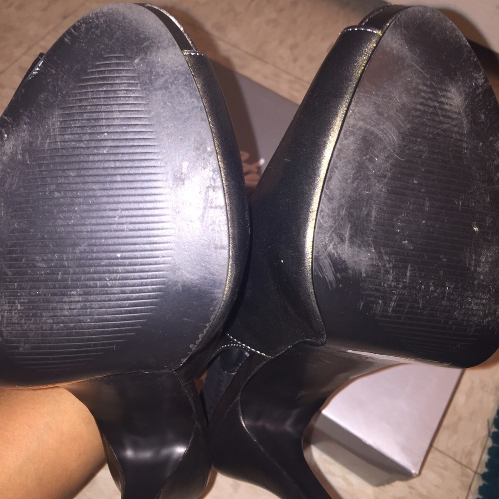 Heels - Picture 3 of 3