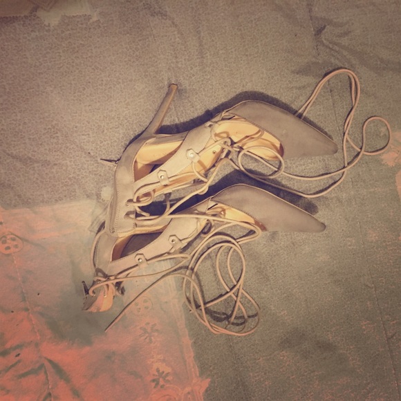 Gray lace up heels - Picture 2 of 3