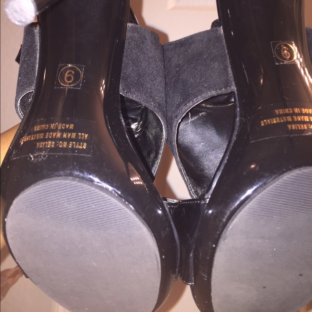 Heels - Picture 2 of 3