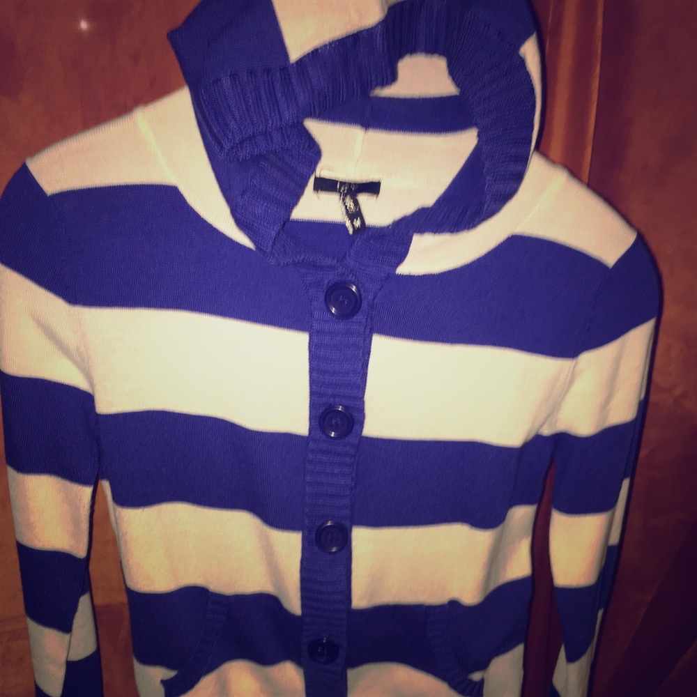 Adorable stripped cardigan