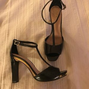 Black and gold Vince Camuto heels